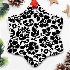 Black Floral Background, Vintage Floral Pattern Ornament (snowflake)