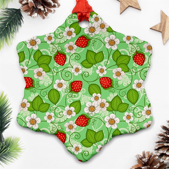 Strawberries Pattern Seamless Ornament (Snowflake)