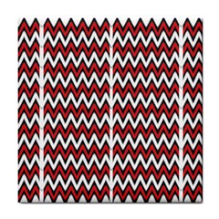 A Red And Black Zigzag Pattern On A White Background Tile Coaster