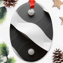 Geometric Design O6 Ornament (oval)