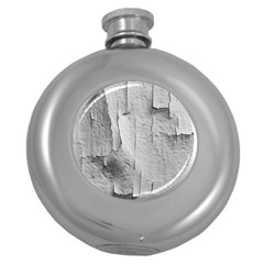 Wall With Cracked White Paint Texture Round Hip Flask (5 Oz)